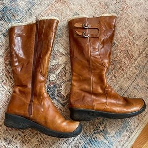 Keen boots size 8.5.